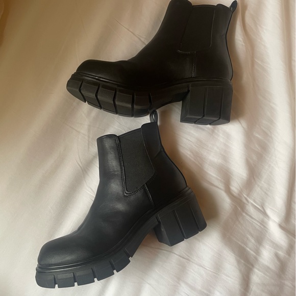 Princess Polly Black Damage Boot - Picture 2 of 2